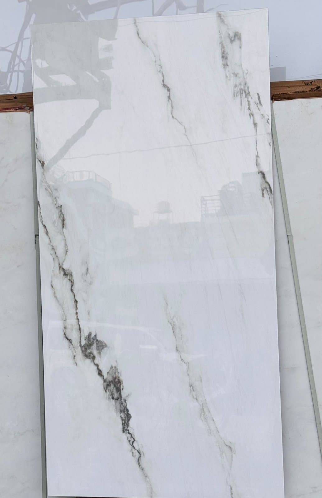 Hemero white tile